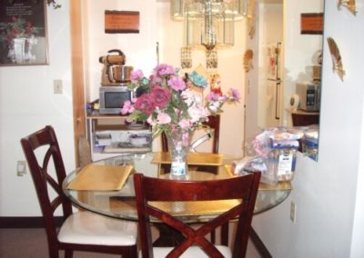 Perrysville Plaza Apartments Dining Table